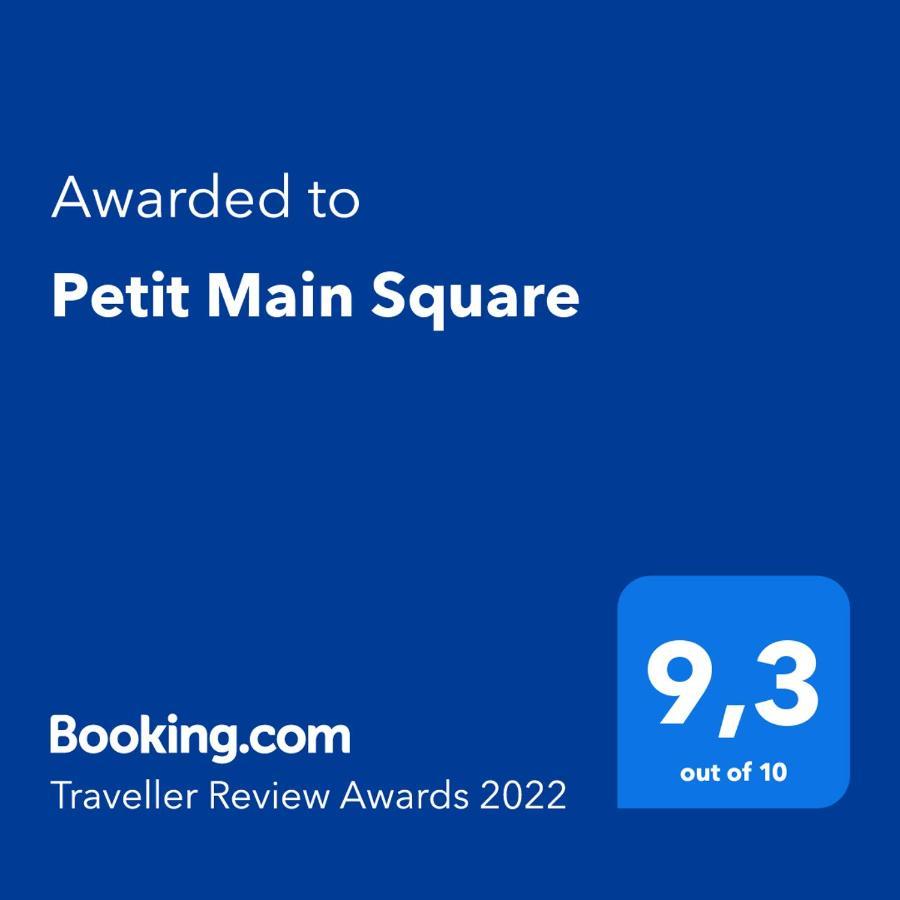 Apartma Petit Main Square *